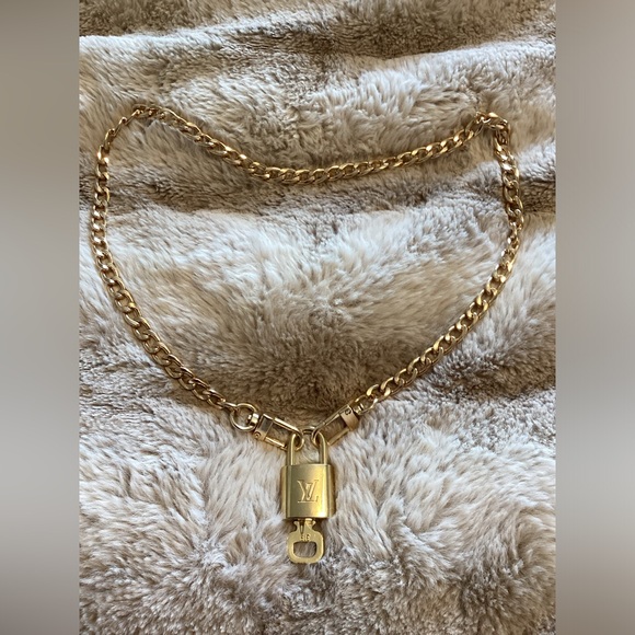 Louis Vuitton Lock & Key N-319 Necklace - Picture 2 of 4